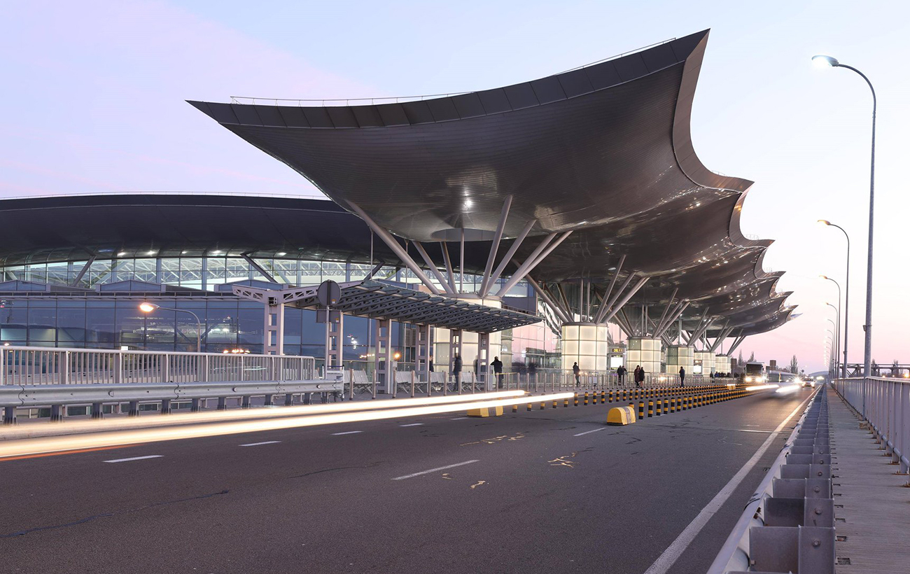 Кризис, лоукосты и рекордные пассажиропотоки: чем жили аэропорты Украины за 30 лет независимости